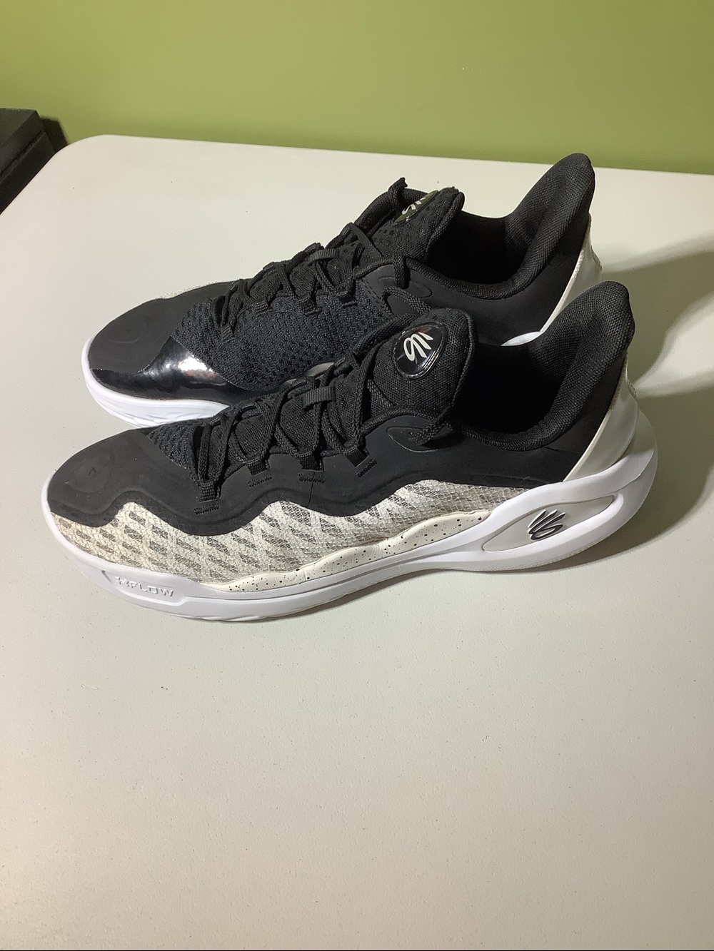 Under Armor Steph Curry 11 team, size 13